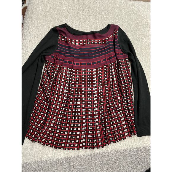 Loft Women's Size Medium Boat Neck Back Printed Geo Pleated Sweatshirt Black Red - Picture 1 of 7